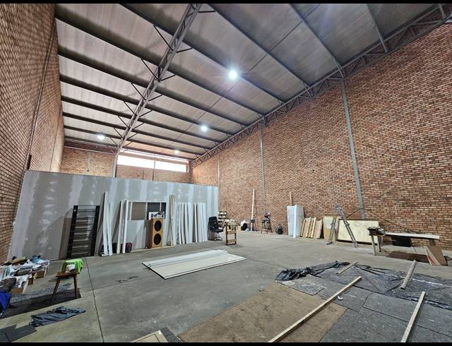 307M² WAREHOUSE TO LET IN MEADOWDALE